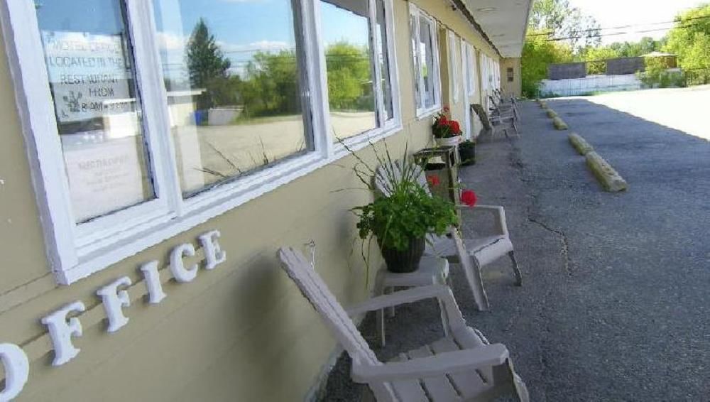 Trans Canada Motel & Restaurant Драйден Экстерьер фото
